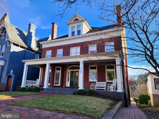 Exterior, Facade, American Foursquare