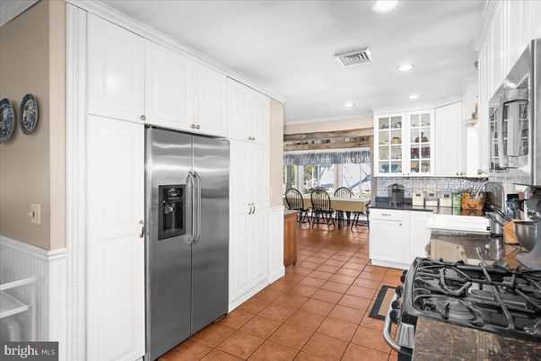 Dining room, Interior, Kitchen, Recessed Lighting, Stainless Steel Appliances
