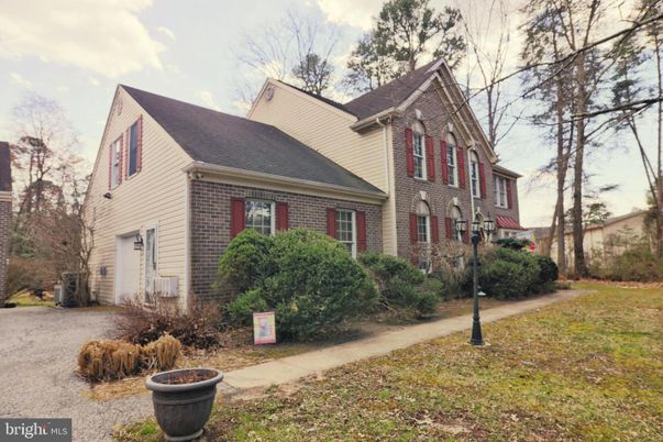 Exterior, Facade, Brick Facade, Cape Cod
