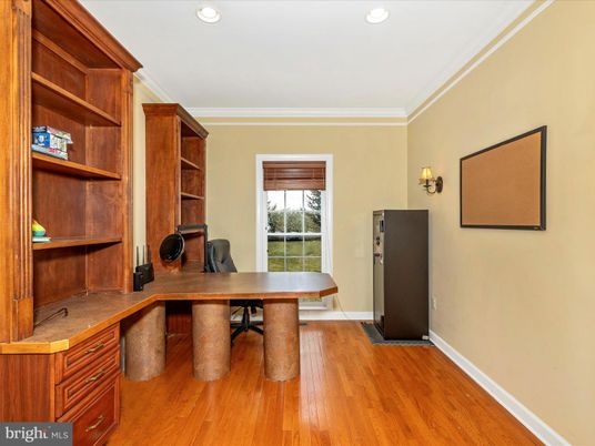 Home Office, Interior, Recessed Lighting, Wood Texture Flooring