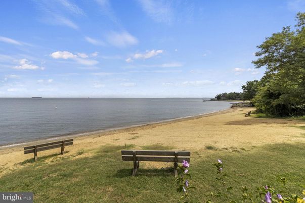 Exterior, Lake