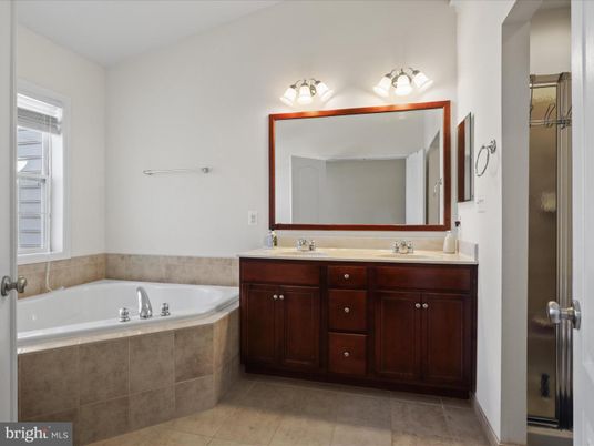 Bathroom, Dual Sink Vanities, Interior