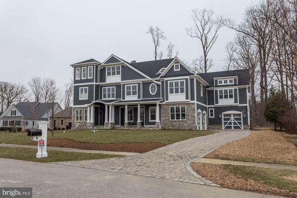 Attached, Exterior, Facade, Queen Anne Victorian