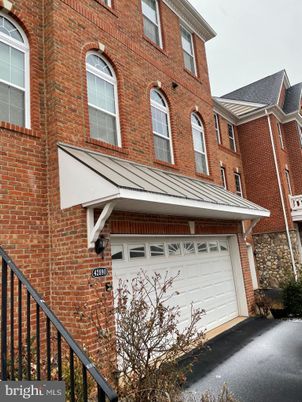 Attached, Exterior, Facade, Brick Facade, Rowhouse