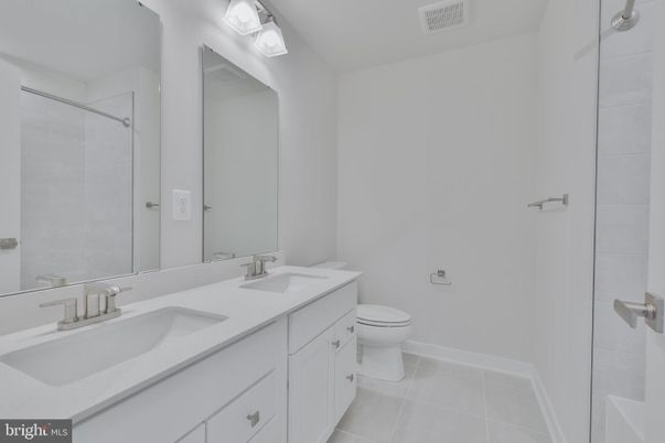 Bathroom, Dual Sink Vanities, Interior