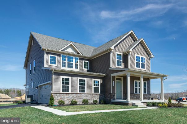 Attached, Exterior, Facade, Farmhouse