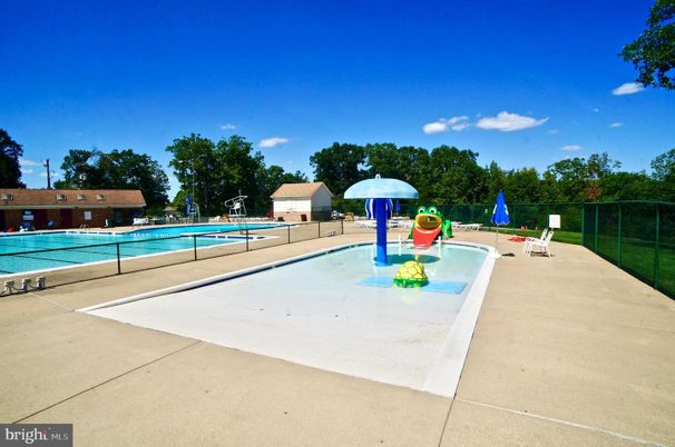 Exterior, Playground, Pool
