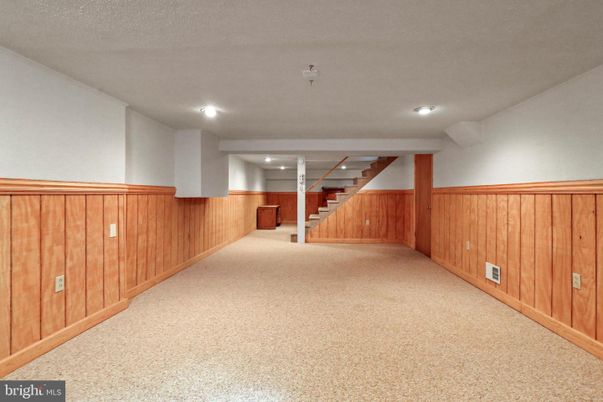Empty room, Interior, Recessed Lighting, Wooden Walls