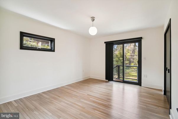 Empty room, Interior, Pendant Lights, Wood Texture Flooring
