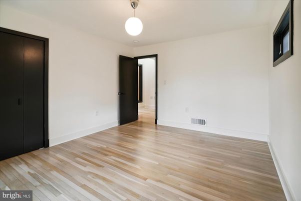 Empty room, Interior, Pendant Lights, Wood Texture Flooring