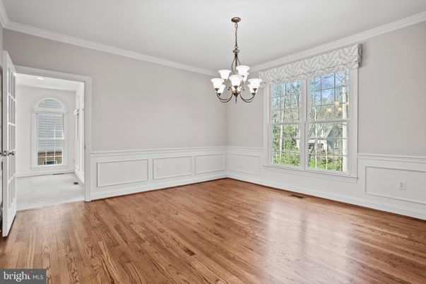 Chandelier, Empty room, Interior, Wood Texture Flooring