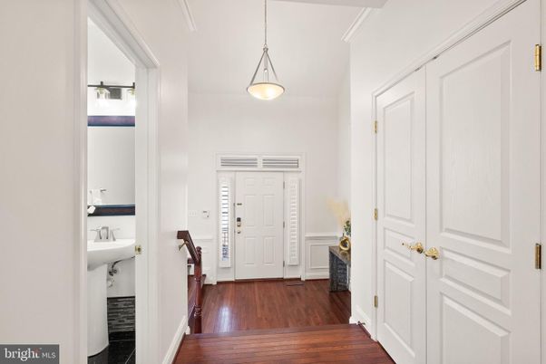 Interior, Pendant Lights, Wood Texture Flooring