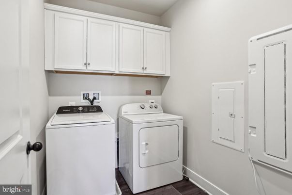 Interior, Utility Closets, Washer, Wood Texture Flooring