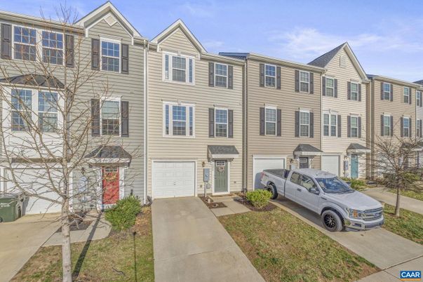 Attached, Exterior, Facade, Rowhouse