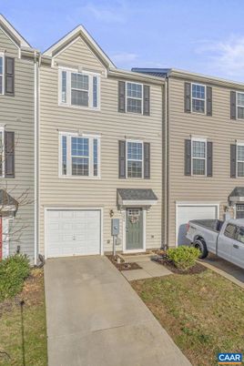 Attached, Exterior, Facade, Rowhouse