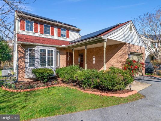 Exterior, Facade, Brick Facade, American Foursquare