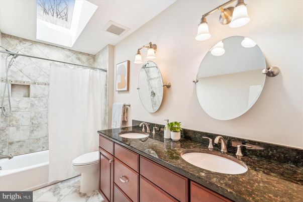 Bathroom, Dual Sink Vanities, Interior