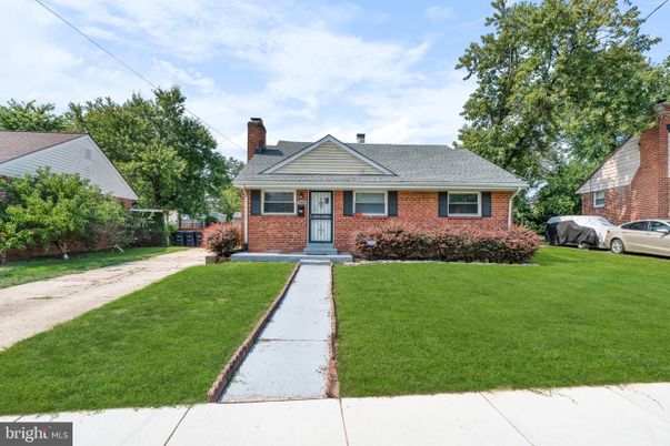 Exterior, Facade, Brick Facade, Cape Cod