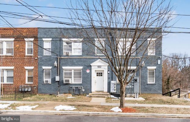 Exterior, Facade, Brick Facade, Georgian