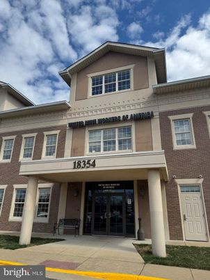 Exterior, Facade, Brick Facade, Rowhouse