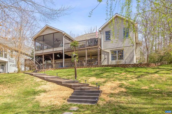 Backyard, Exterior, Facade, Split Level