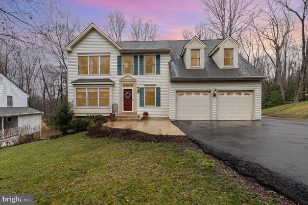 Attached, Exterior, Facade, Farmhouse