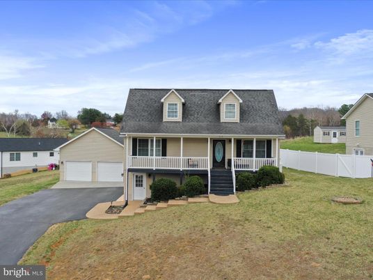 Attached, Detached Garage, Exterior, Facade, Cape Cod