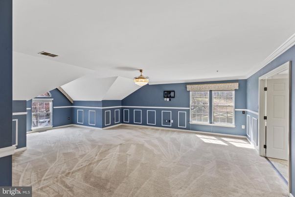 Chandelier, Empty room, Interior