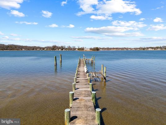Exterior, Lake