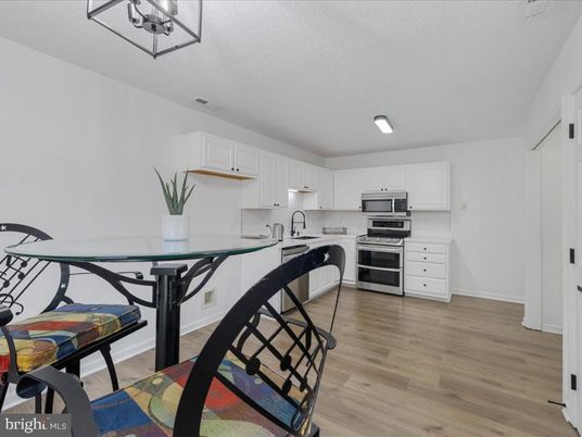 Dining room, Interior, Kitchen, Stainless Steel Appliances, Wood Texture Flooring