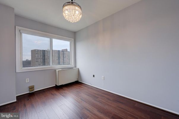 Chandelier, Empty room, Interior, Wood Texture Flooring