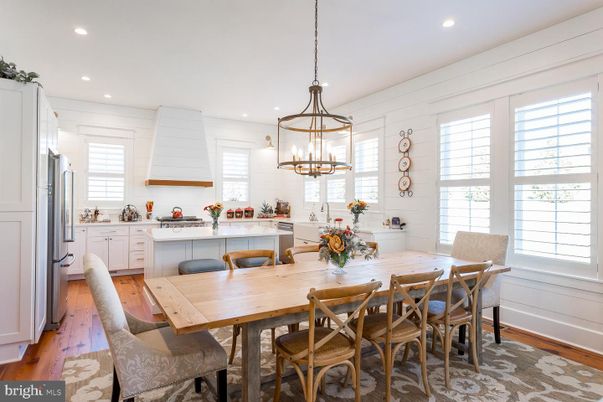 Chandelier, Dining room, Interior, Kitchen, Pendant Lights, Recessed Lighting, Wood Texture Flooring
