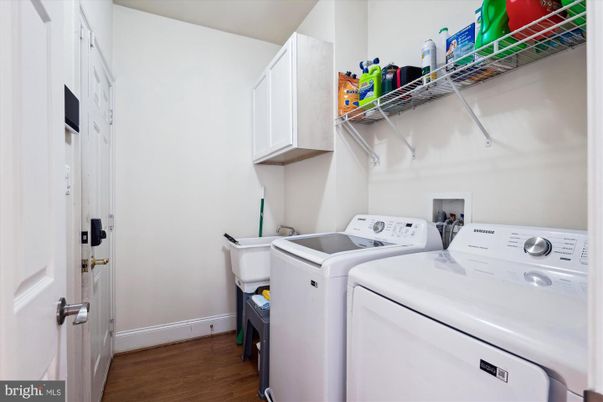Interior, Utility Closets, Washer, Wood Texture Flooring
