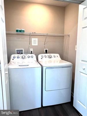 Interior, Utility Closets, Washer, Wood Texture Flooring