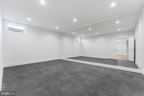 Empty room, Interior, Recessed Lighting
