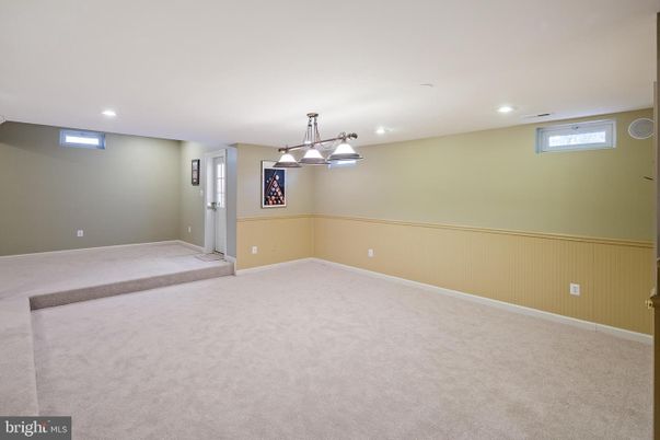 Chandelier, Empty room, Interior, Recessed Lighting