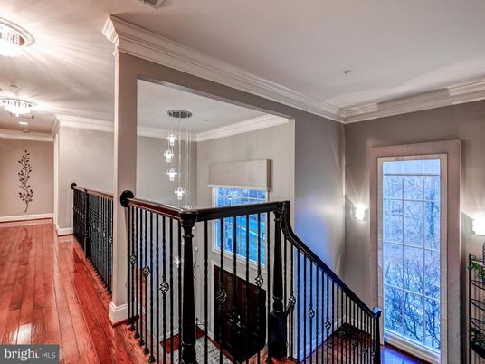 Interior, Pendant Lights, Wood Texture Flooring