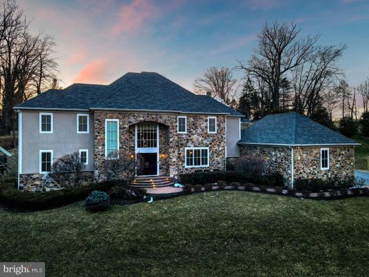 Backyard, Exterior, Facade, French Provincial