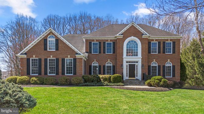 Exterior, Facade, Brick Facade, Brick Traditional