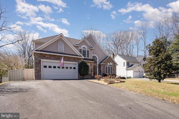 Attached, Exterior, Facade, Farmhouse