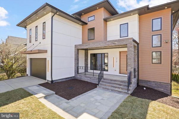 Attached, Exterior, Facade, Modern