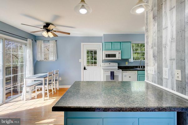 Dining room, Interior, Kitchen, Stainless Steel Appliances, Wood Texture Flooring