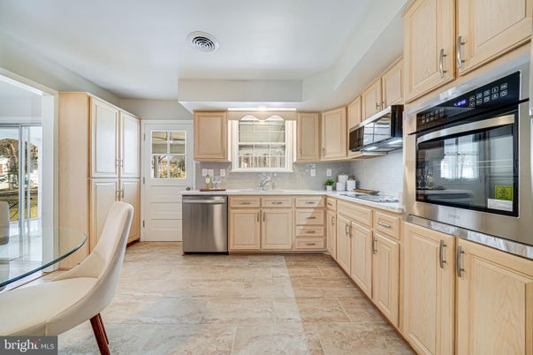 Dining room, Interior, Kitchen, Stainless Steel Appliances
