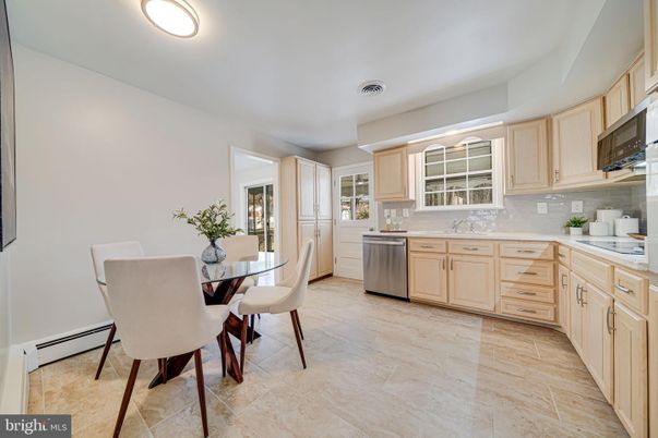 Dining room, Interior, Kitchen, Stainless Steel Appliances