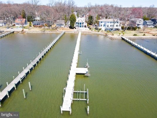 Exterior, Lake