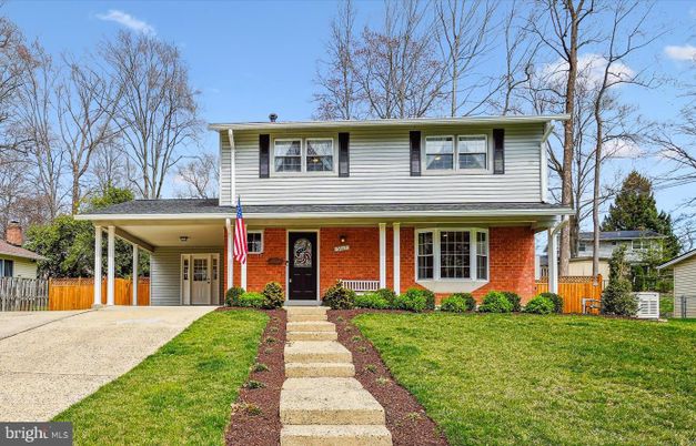 Exterior, Facade, Brick Facade, Split Level