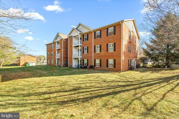 Backyard, Exterior, Facade, Brick Facade, Georgian