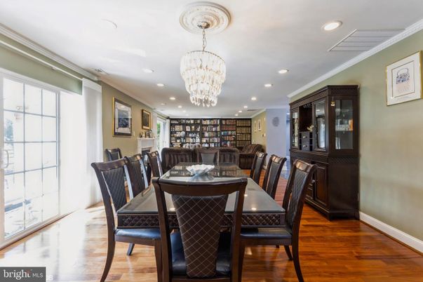 Chandelier, Dining room, Interior, Recessed Lighting, Wood Texture Flooring