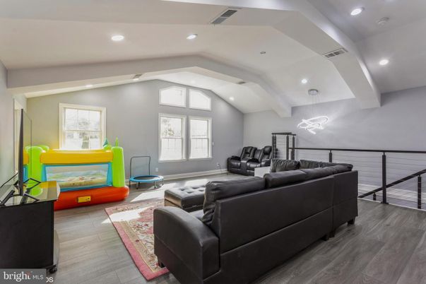 Interior, Living room, Pendant Lights, Recessed Lighting, Wood Texture Flooring
