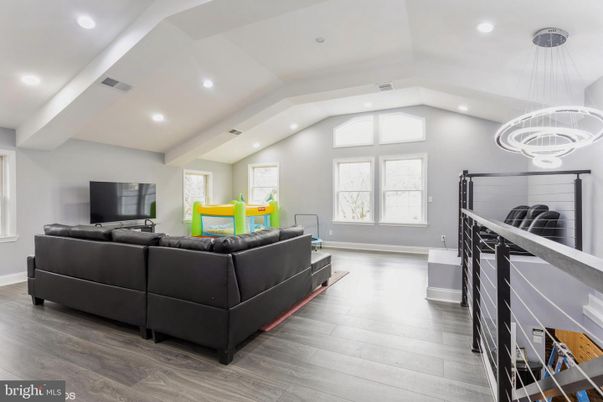 Interior, Living room, Pendant Lights, Recessed Lighting, Wood Texture Flooring